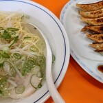 いこい - 塩ラーメン 650円、餃子 300円