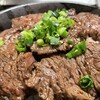 焼肉家 KAZU 神楽坂 - サガリ丼のアップ