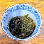 味処 まるたか - 小鉢（モズク酢）
