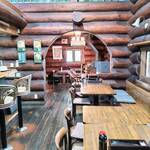 味処 まるたか - 内観（テーブル席など）