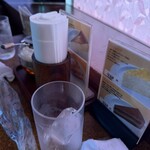 談話室杉の樹 - テーブル上