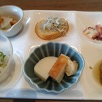 ラビスタ - しらすのカナッペ美味い