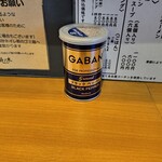 自家製手もみ麺 鈴ノ木 - 薬味はブラックペッパーのみ。