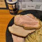 自家製手もみ麺 鈴ノ木 - 3種のチャーシュー。