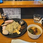 自家製手もみ麺 鈴ノ木 - 特製つけ麺醤油1600円麺250グラム。