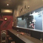 いぶし銀 - カウンターのみのお店ですね。作っているところが見えるので面白いです