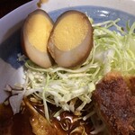 なごや - 味噌だれで煮てある卵　切ってあった