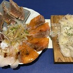 海鮮イタリアンビストロとんぼ - 左:海鮮カルパッチョ, 右:(お通し)削りチーズのハチミツがけ