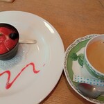 パティスリー ラ リシュテール - ケーキセットの飲み物はホットコーヒー