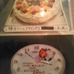 エスポワール・ド・オチアイ - デコレーションケーキの一例。店内の写真アルバムより。