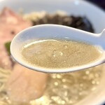 中華そば いづる - 煮干しそば 〜 スープ