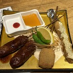 花串庵 スミダマチ 2008 - 左から、どてカツ, モッツァレラチーズの生ハム巻き揚げ, アスパラフライのタルタルソース