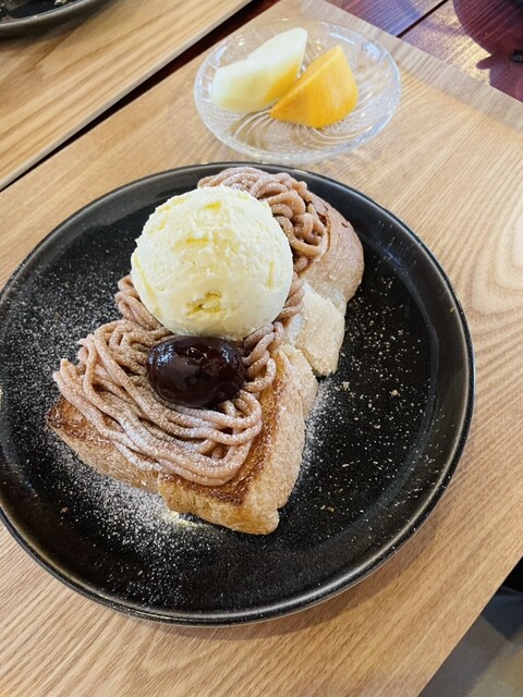 パン&飲料 朝起きるのが楽しみになる」業界の常識を覆す 世界初の食パン《100 one