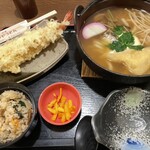 みくりやうどん - 鍋焼きうどん