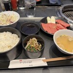 焼肉 ほりにし - ランチメニューからカルビとロースの定食