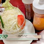 サンシャイン - カレーライスセットのサラダ✨️パフェのような器に入った素敵なサラダ♪自家製のドレッシングは人参と玉ねぎ2種とも美味しい！