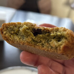 メゾン・ダーニ シロカネ - ガトーバスクピスターシュ、上の方に黒く見えるのは…