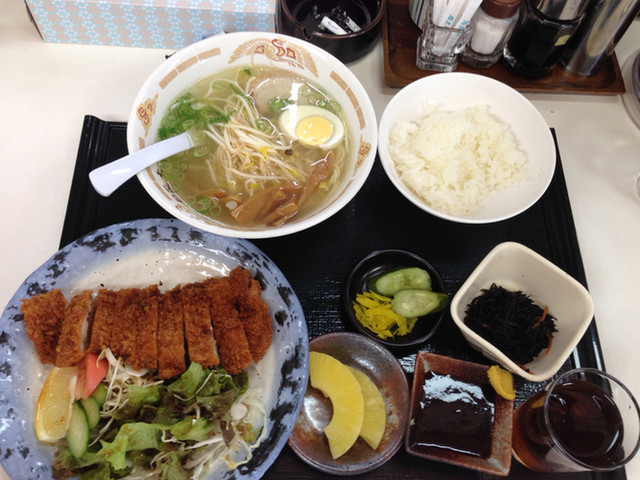 豚太郎 津乃峰店>
