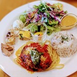 VERDURA bis - 国産牛とはぎちくポークのハンバーグ、トマトバジルソース