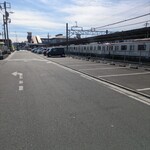 VERDURA bis - お店の前は線路と駅