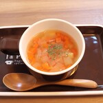 ひよこまめ食堂 - 人参とサツマイモのスープ