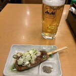 松月庵 - 鴨つくねネギ棒605円(税込)と生ビール(中ジョッキ)660円(税込)