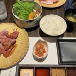 特選黒毛和牛焼肉 西新初喜 - 