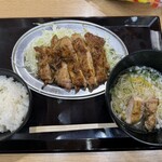 親子丼と鶏料理 鶏山賊 - 料理写真:山賊鶏もも焼きとミニ鶏そば定食 1408円