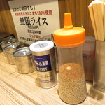 横浜ラーメン 渡来武 - 卓上調味料