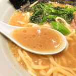 横浜ラーメン 渡来武 - スープ