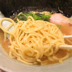 横浜ラーメン 渡来武 - 麺