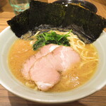 横浜ラーメン 渡来武 - ラーメン 並 900円