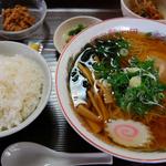 上野食堂 - ラーメンライス(納豆、小鉢、漬物付き）