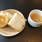 The LOAF Cafe - 食べ放題パン1回目とスープ（具沢山コンソメ）