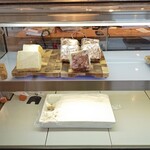 The LOAF Cafe - 2階のショーケース