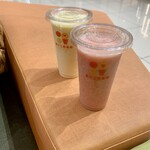 果汁工房果琳 - ドリンク写真:生いちごとバナナのジュース&ちょっと濃いめのミックスジュース（ともにMサイズ）