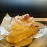 ブーランジェリー アボンリー - ① 580円：白桃のタルト カスタードミルクホイップ　