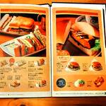 コメダ珈琲店 - メニューで「あみ焼きチキンホットサンド」といつもの「エビカツパン」を確認