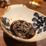 もつ藤 - 胡麻そばにタレ投入☆