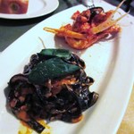 オステリア・ピノ・ジョーヴァネ - 手長エビのトマトクリームソース　イカ墨を練り込んだ手打ちのタリアテッレ