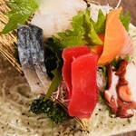 イザカヤ 獏々 - 刺身盛り合わせ