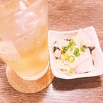 イザカヤ 獏々 - お通しは山芋。正月らしく可愛いです！