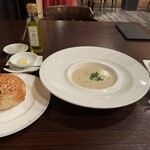 ノルテ - 白カブのポタージュとダッチパン