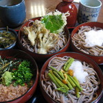 奥出雲 そば処 一福 - 琴弾割子1020円割子三枚・舞茸天婦羅・大葉・芋・山菜・おろし