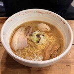 麺屋 雄 - 豚骨しょうゆ