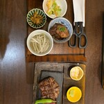 炭焼牛たん東山 - 料理写真: