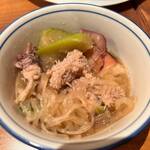 中国料理 仙ノ孫 - 子持ちヤリイカ、タコの卵、春雨の香港海老味噌土鍋煮込み