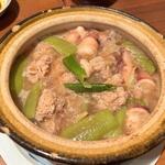 中国料理 仙ノ孫 - 子持ちヤリイカ、タコの卵、春雨の香港海老味噌土鍋煮込み