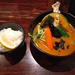 スープカリー 奥芝商店  - やわらかチキンレッグ、ブロッコリートッピング