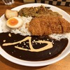 ロダン - 2種盛り1800円　下が特製ソース、上はホールスパイスチキンカレー